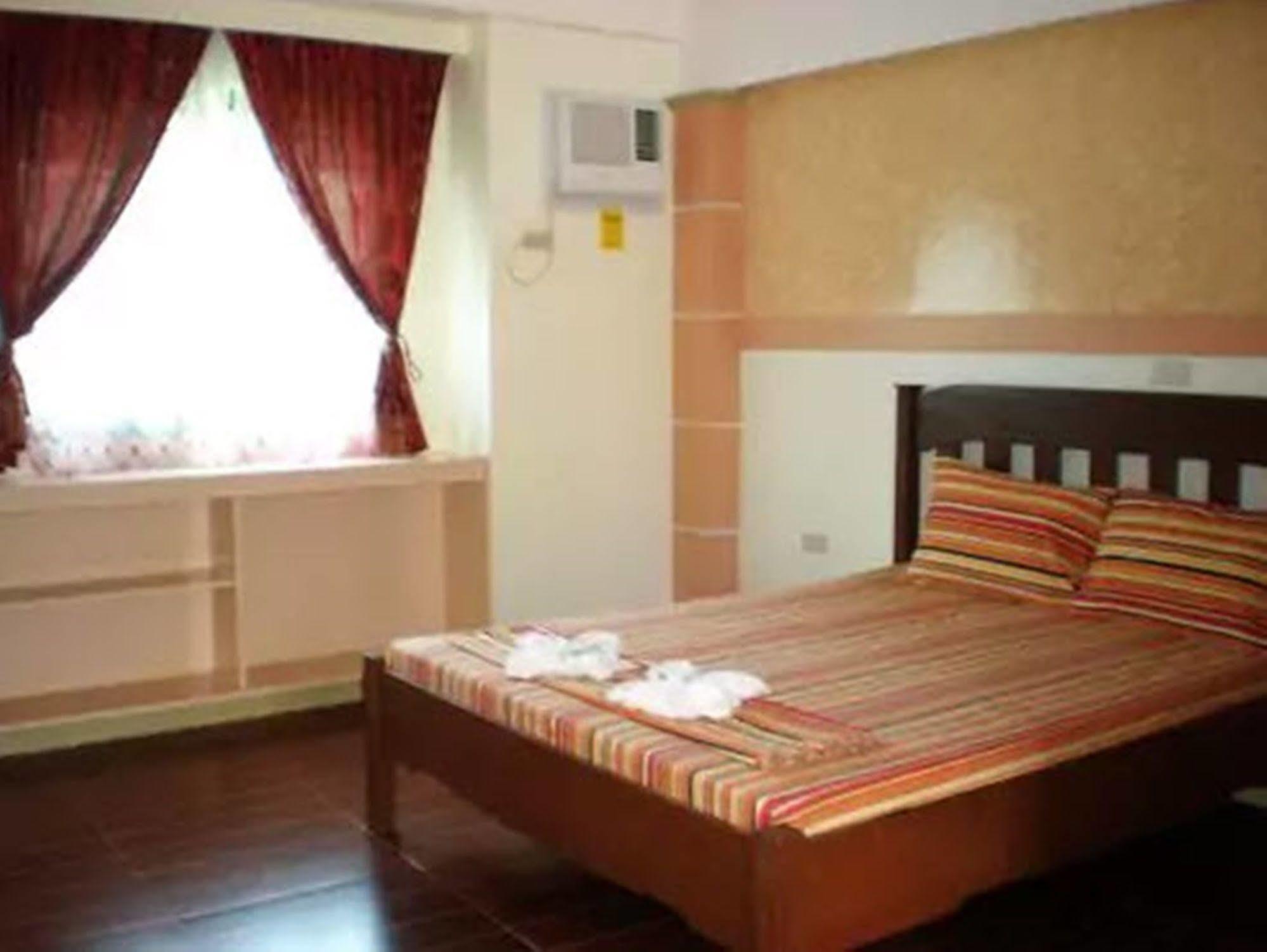Apartelle De Francesca Puerto Galera Buitenkant foto