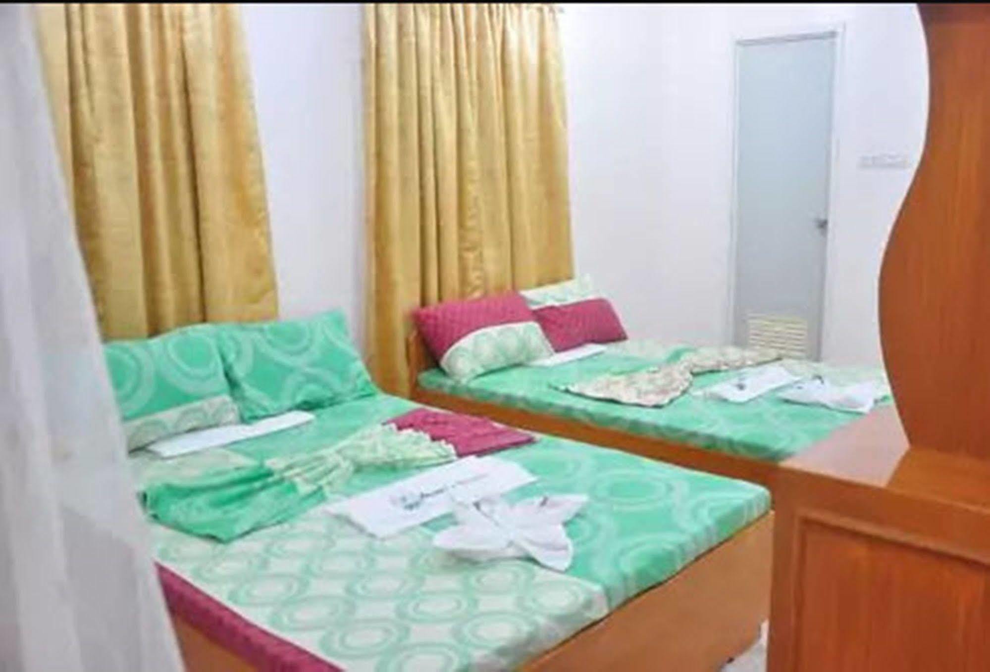 Apartelle De Francesca Puerto Galera Buitenkant foto