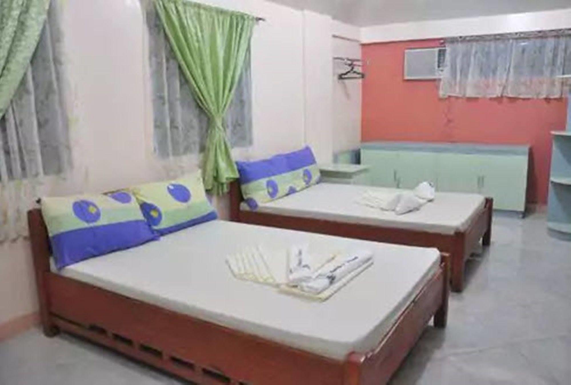 Apartelle De Francesca Puerto Galera Buitenkant foto