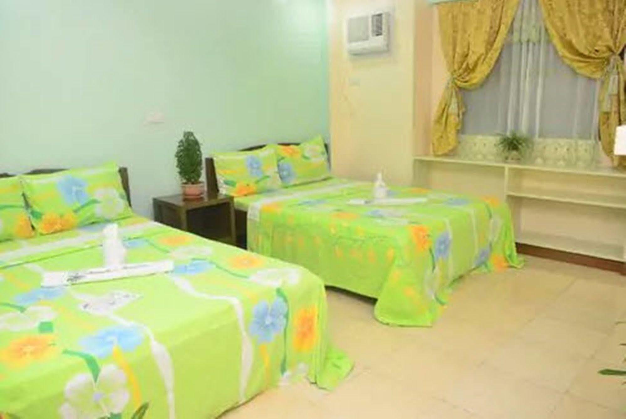 Apartelle De Francesca Puerto Galera Buitenkant foto