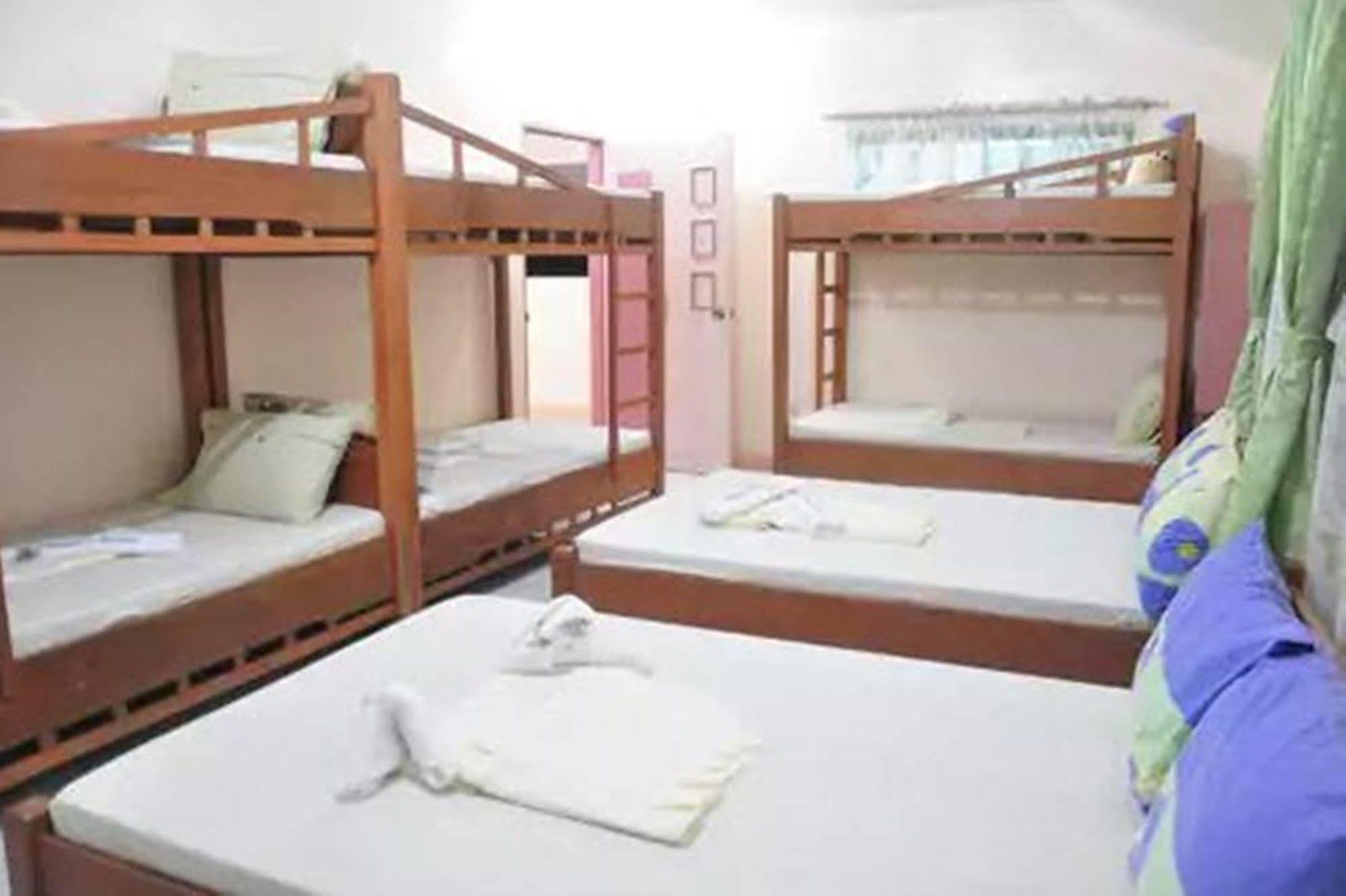 Apartelle De Francesca Puerto Galera Buitenkant foto