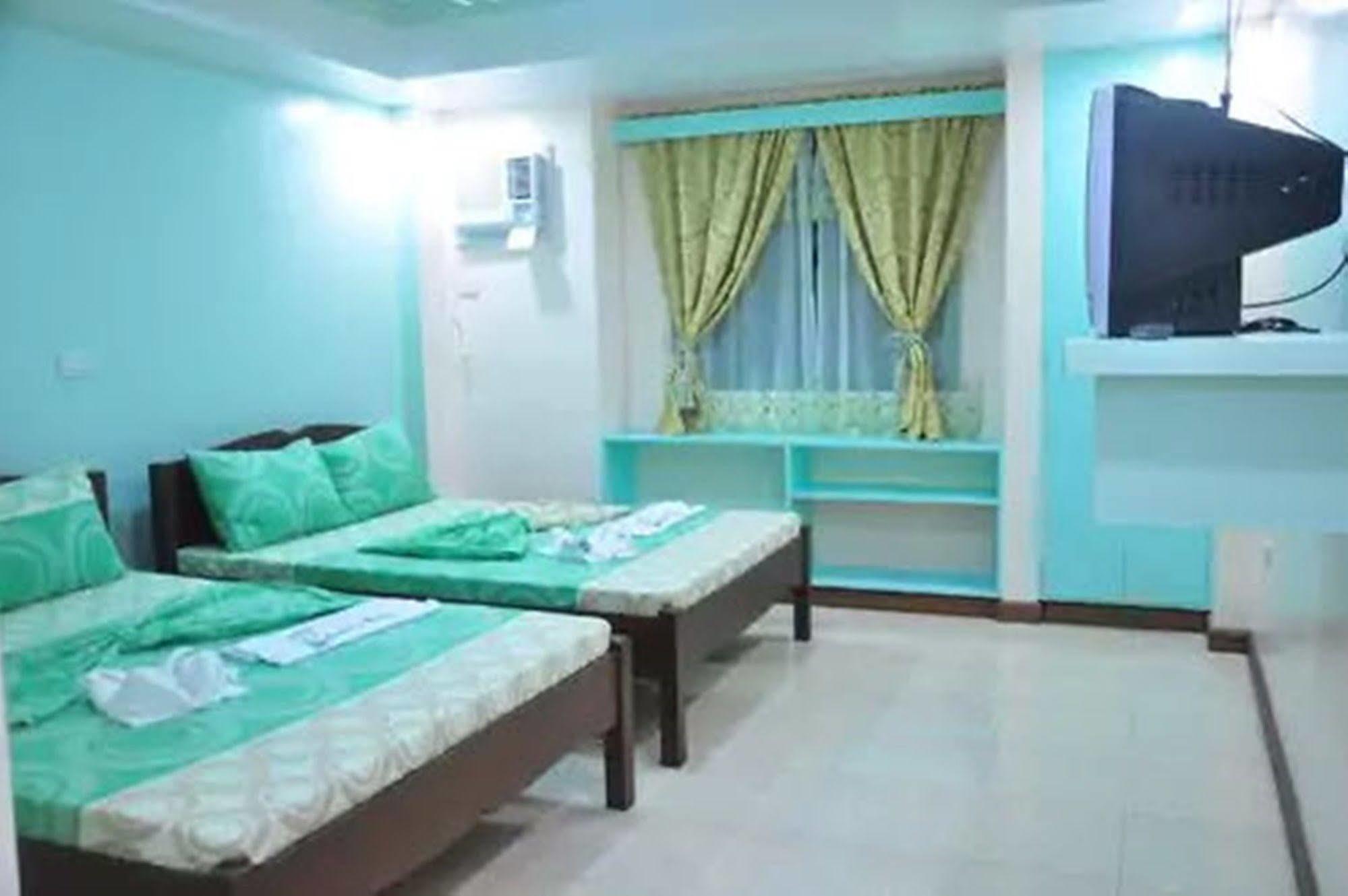 Apartelle De Francesca Puerto Galera Buitenkant foto