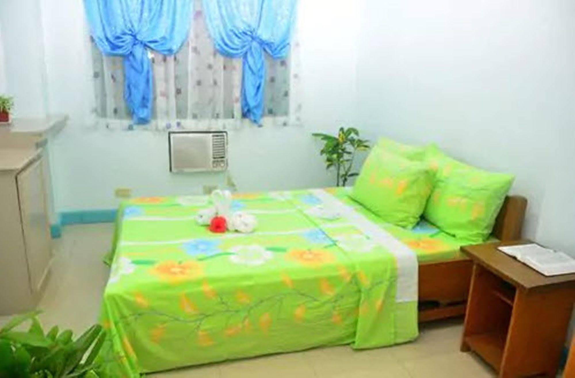 Apartelle De Francesca Puerto Galera Buitenkant foto
