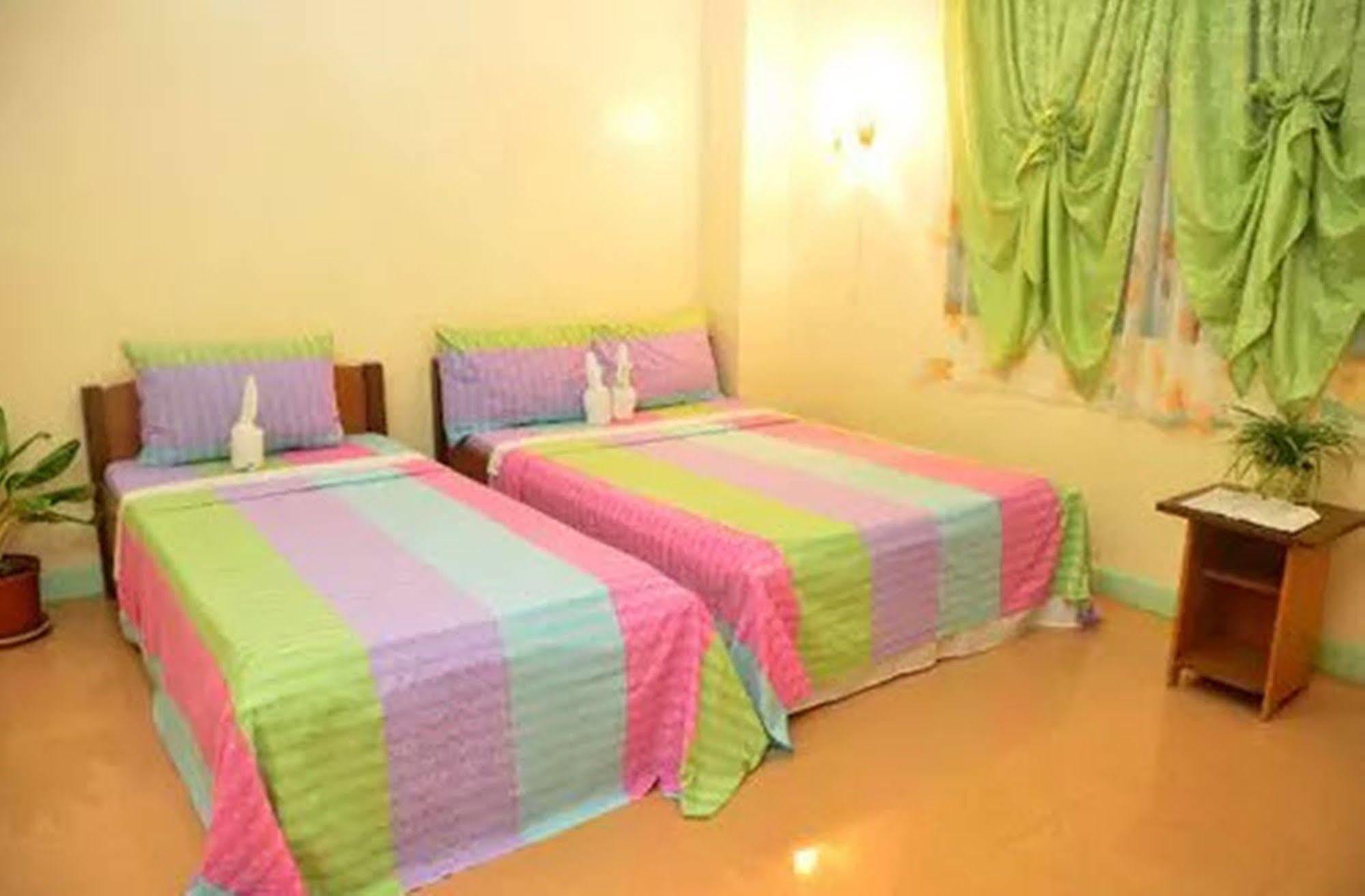Apartelle De Francesca Puerto Galera Buitenkant foto
