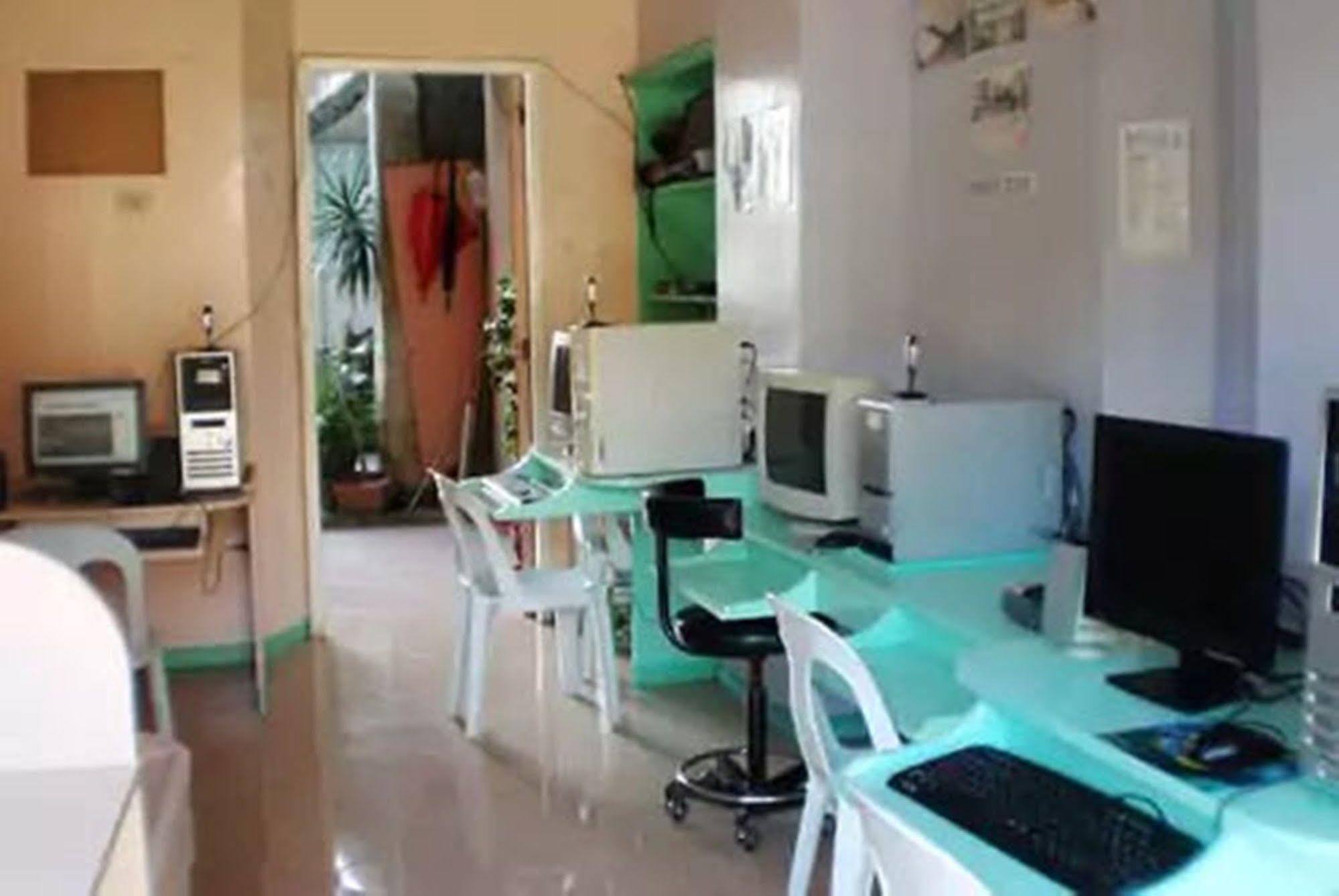 Apartelle De Francesca Puerto Galera Buitenkant foto