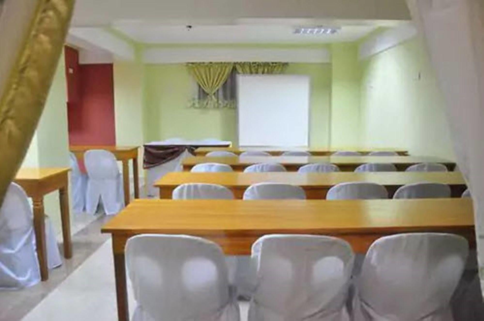 Apartelle De Francesca Puerto Galera Buitenkant foto