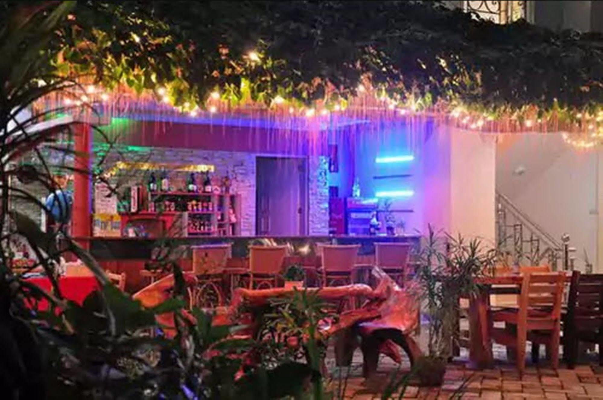 Apartelle De Francesca Puerto Galera Buitenkant foto