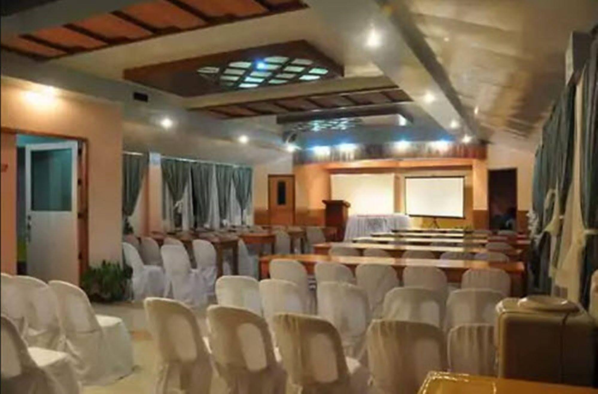 Apartelle De Francesca Puerto Galera Buitenkant foto